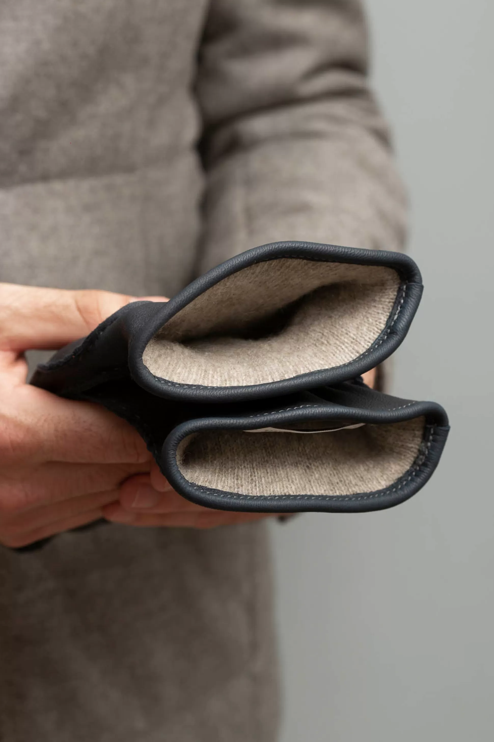 Dark Blue Cashmere Lined Deerskin Leather Gloves - Made In Italy | Pini Parma New
