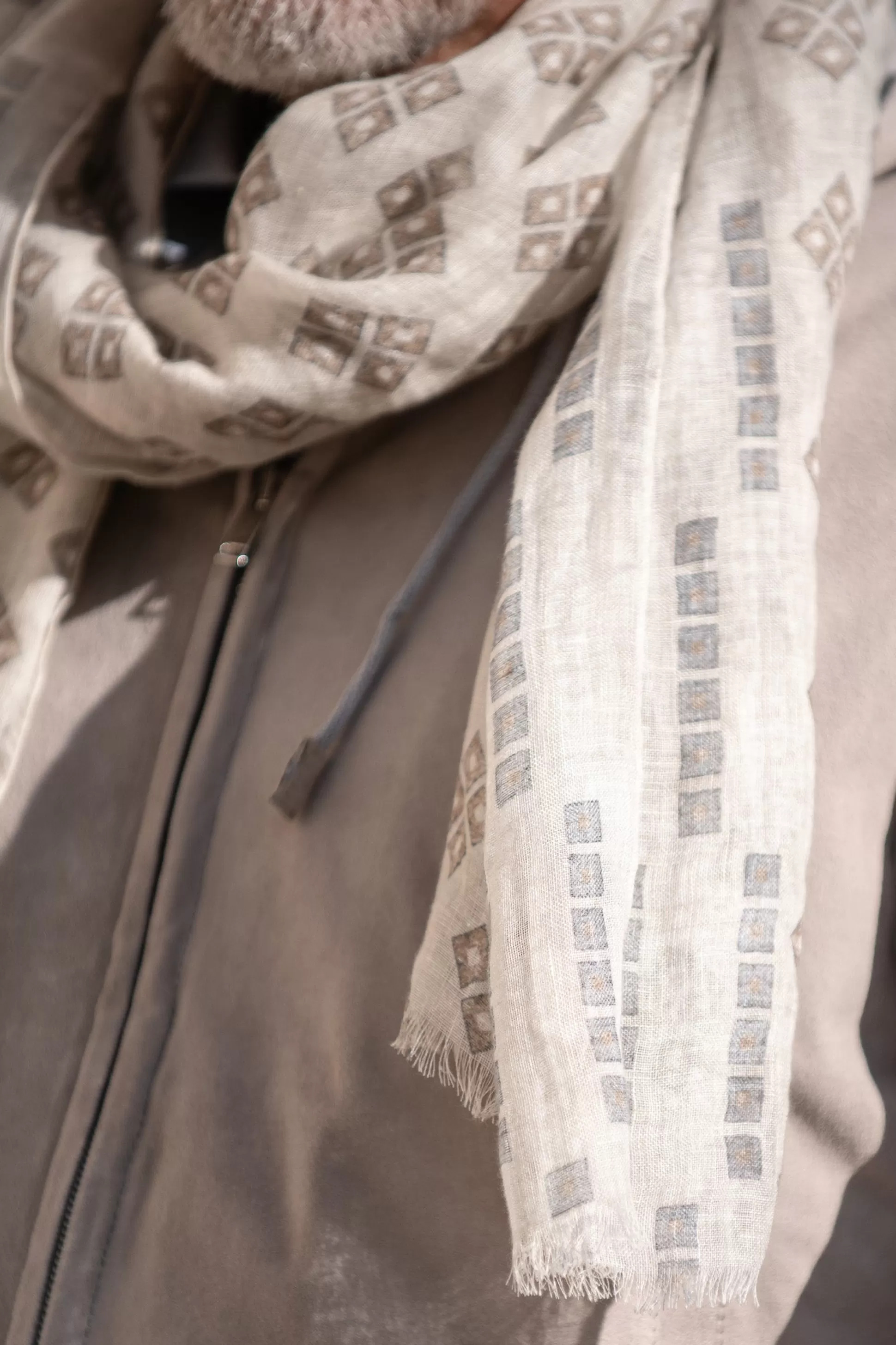 White And Taupe Geometric Linen Scarf - Made In Italy | Pini Parma Sale